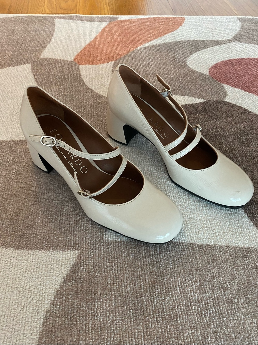 Mary Jane pumps in ivory patent leather, handmade in Italy, EU 39